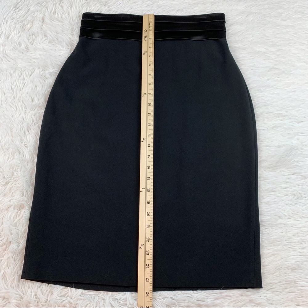 St. John knee length tuxedo pencil Skirt satin pleated waist in black workwear - Picture 4 of 11